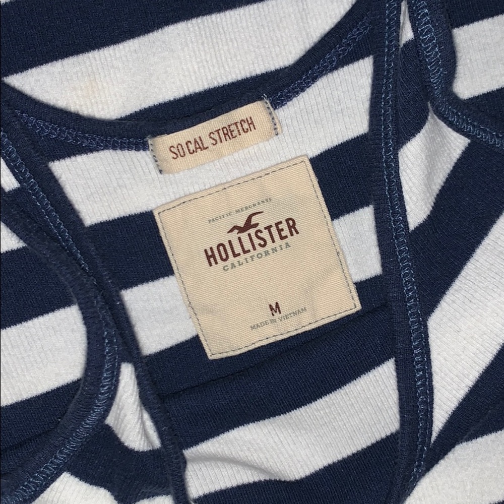 Hollister tank top. 💙🤍 - Picture 3 of 5